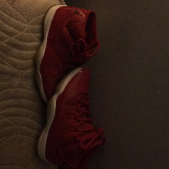 Imselling Jordan 11 in red in good condition - Picture 4 of 4
